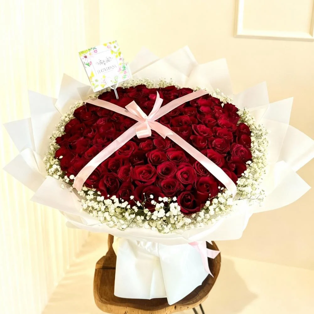 A bouquet of 100 roses